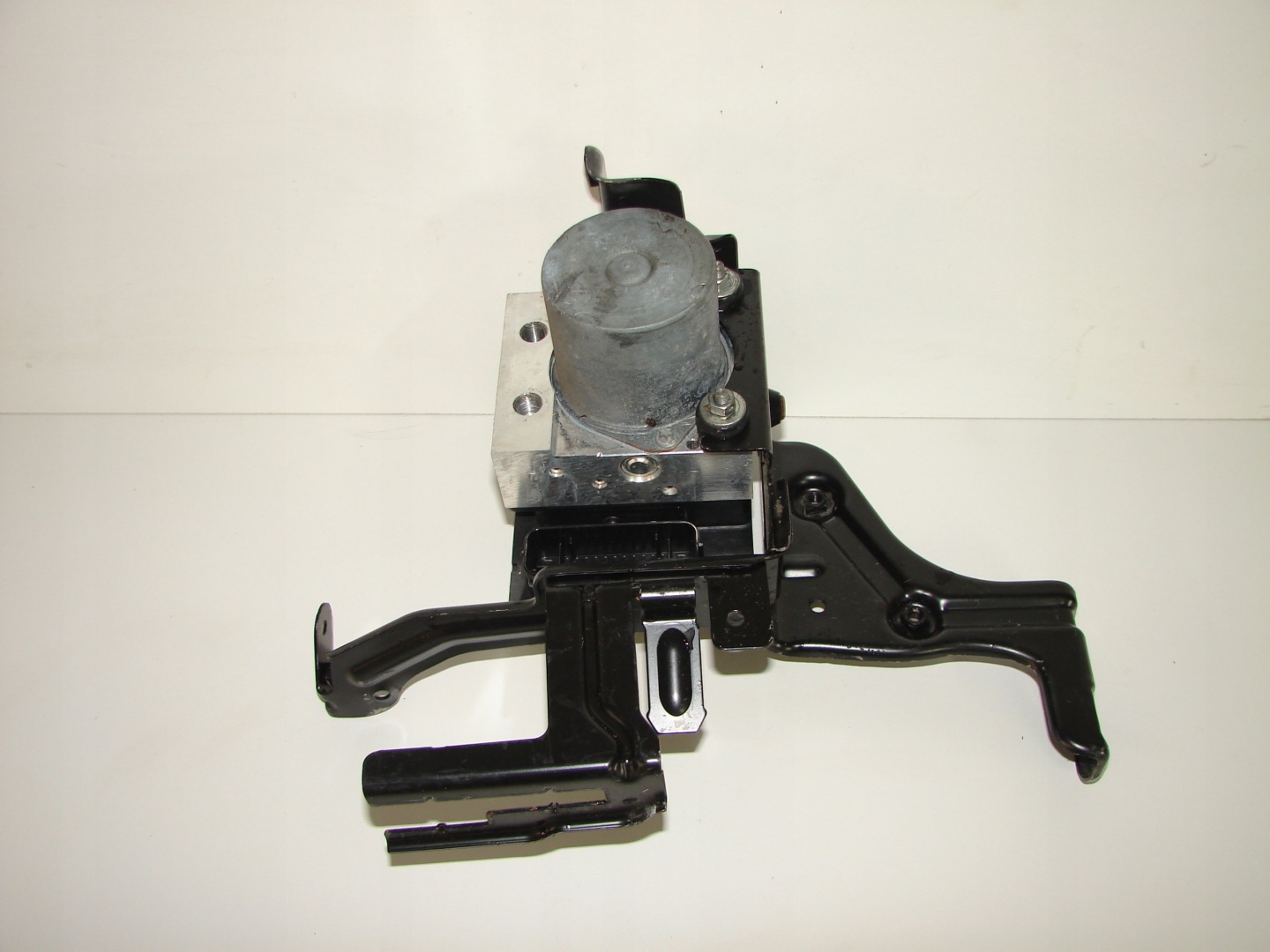 Pompa ABS z uchwytem AUDI A4 B7 04-07 1.6B