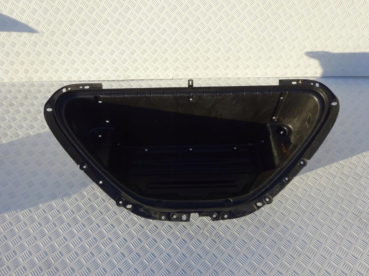 TESLA S LIFT boot boot sump 1060453-00-D