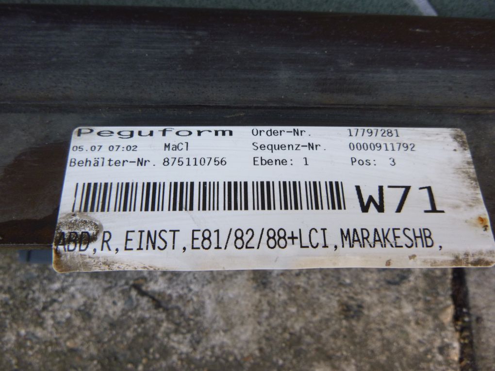 BMW E81 E82 E88 krytka práh lišta pravá