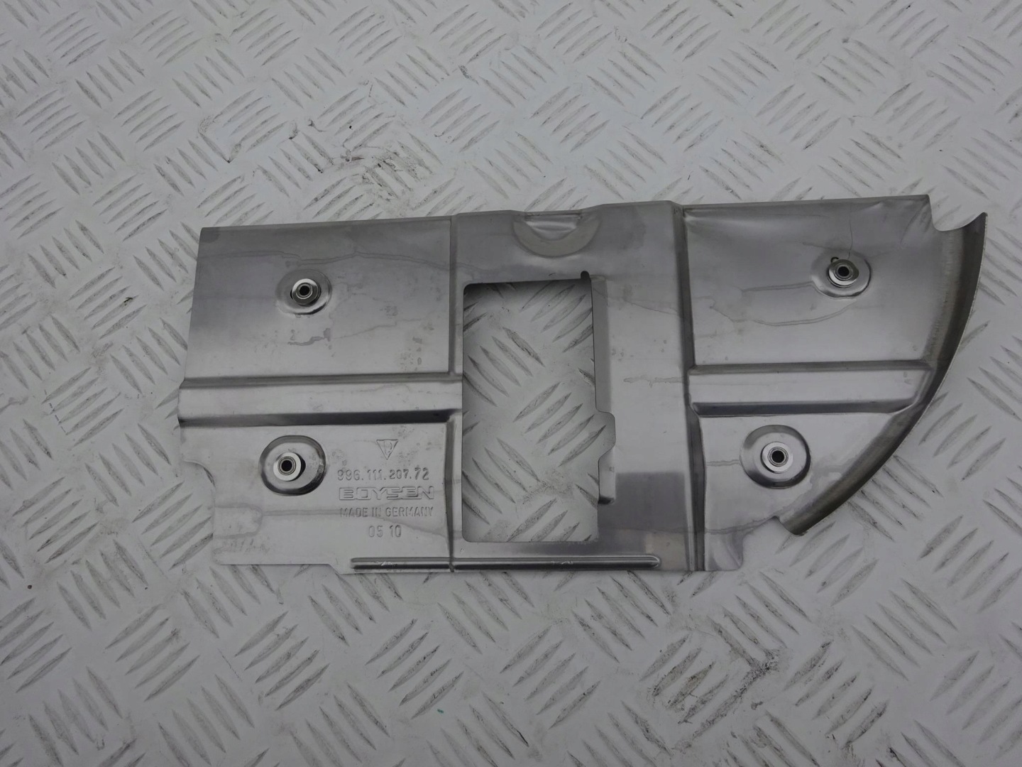PORSCHE 996 BLECH BLENDE ABDECKUNG 99611120772