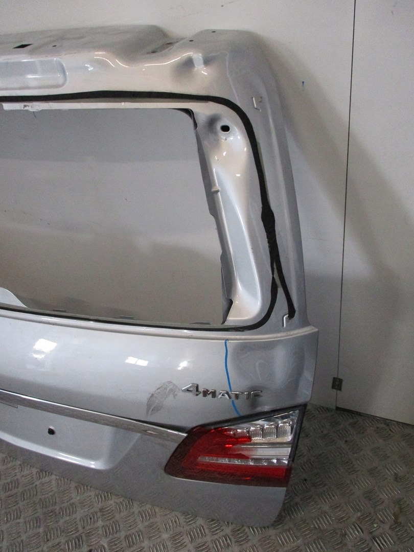 boot doors Mercedes GLS unprotected