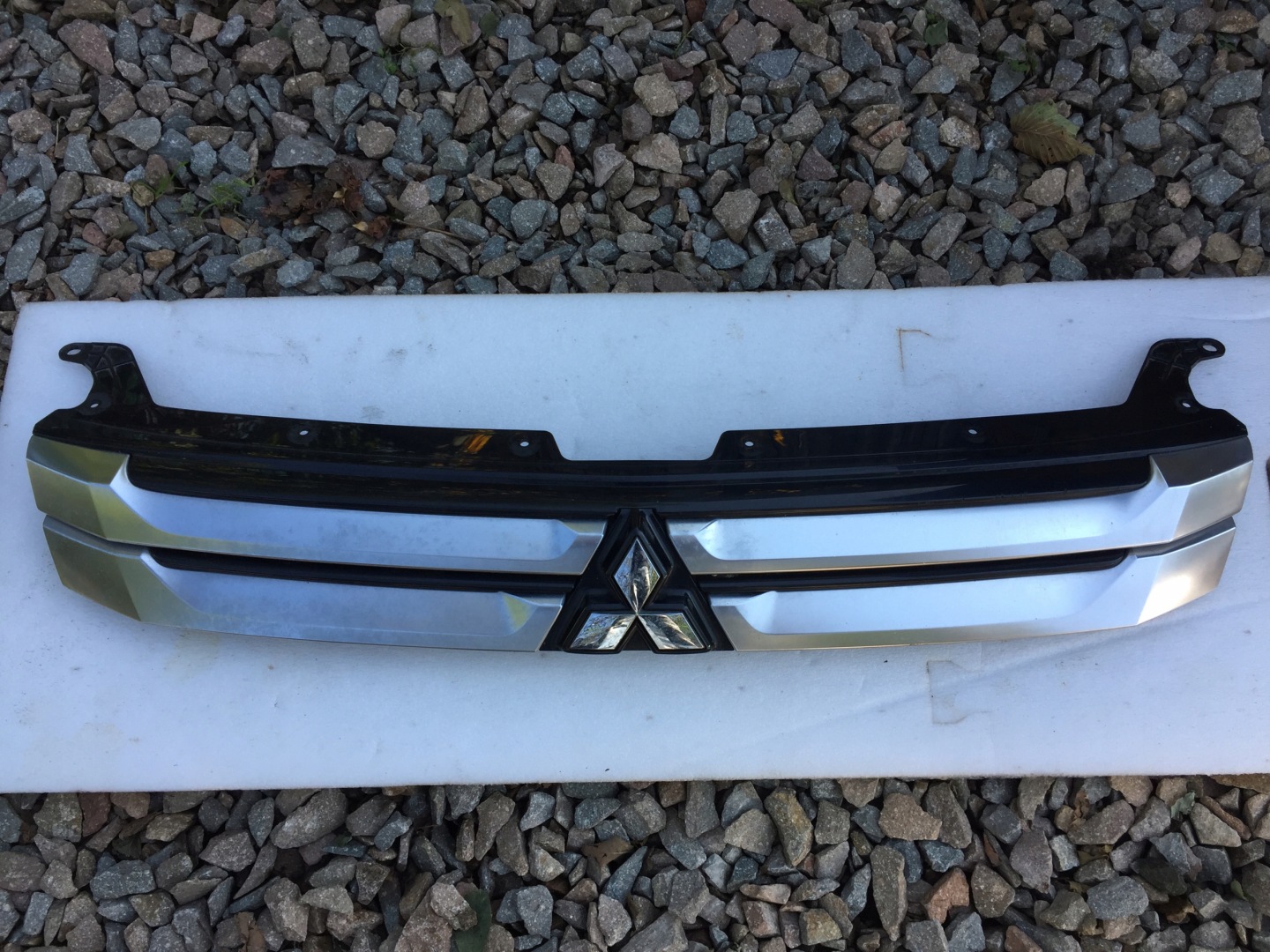 Mitsubishi Outlander CU0W Kühlergrill FRONTGRILL Kühlergitter - Thumbnail 1