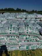 KORA SOSNOWA DROBNA ŚREDNIA GRUBA ZIEMIA TORF DOSTAWA WARSZAWA I OKOLICE