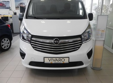 Накладки на решетку радиатора Opel Vivaro 2014+