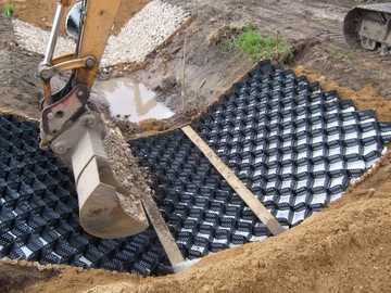 GEOCRAT GEOGRID высота 2,5см - 2,6х6,3м = 16,38м2