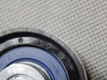 фото thumb №2, Vw golf vii ролик ремінь 05e109244