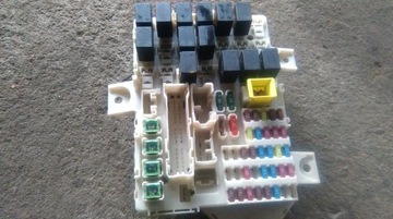 Mitsubishi colt 04-08 1.1 b корпус предохранителей фото №1