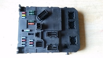 Коробка запобіжників citroen peugeot s118085220 фото №1