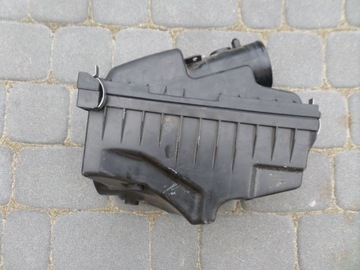 Корпус воздушного фильтра Toyota Avensis T25 D4D 1AD