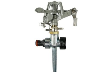 Металлический пульсирующий спринклер. Садовый полет.