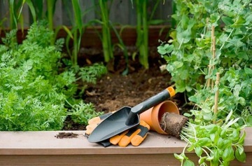 МОЩНАЯ ЛОПАТА FISKARS SOLID PRO ДЛЯ ПОСАДКИ РАСТЕНИЙ