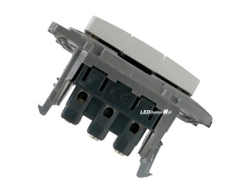 LEGRAND NILOE ТРОЙНОЙ РАЗЪЕМ БЕЛЫЙ 764503