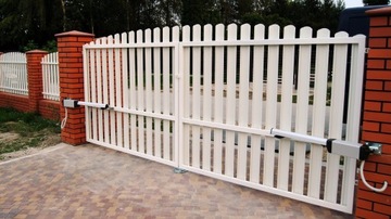 Furtka, brama przesuwna sztachetowa, montaż TREBOR