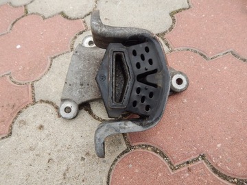 VW T5 łapa poduszka skrzyni 2.5 TDI 7H0399151H