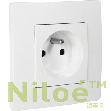 LEGRAND NILOE GNIAZDO Z UZIEMIENIEM BIAŁE