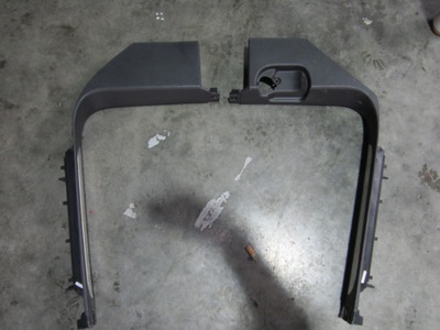 PLASTIC PROTECTION PANEL ON PILLAR VW TOUAREG 7P0 - milautoparts-fr.ukrlive.com