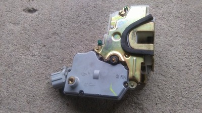 Nissan primera p11 замок правий перед фото №1