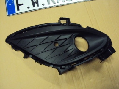 Решітка бампера права mazda 5 2010- фото №1