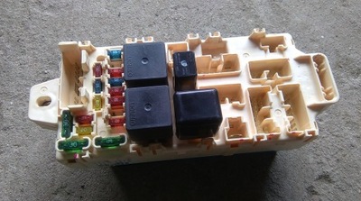 Mitsubishi space runner 2.4 gdi корпус запобіжник фото №1