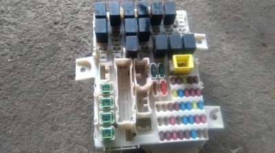 Mitsubishi colt 04-08 1.1 b корпус предохранителей фото №1