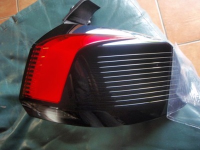 Лампа правий задня крила peugeot 5008 ii 2017- nowa фото №1