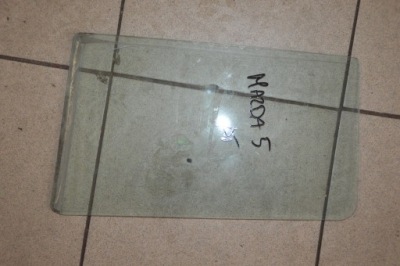 Стекло дверь правый задняя mazda 5 фото №1