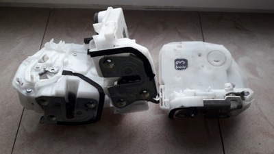 Outlander iii замок правый задняя 2 контакты t3 a047218 фото №1