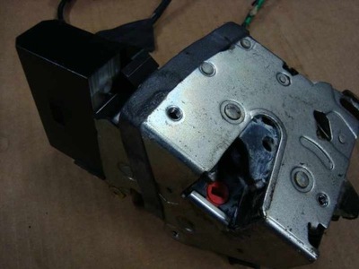 BMW 7 E38 lift ZAMEK DRZWI TYLNYCH PRAWYCH TYLNY PRAWY TYL