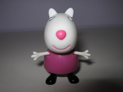 PEPPA PIG SWINKA FIGURKA OWCA SUZY 6CM