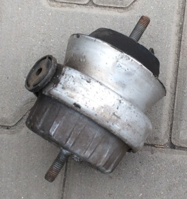 Audi a6 c6 4f подушка двигуна 4f0199379b фото №1