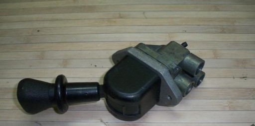 КЛАПАН РУЧНОГО ТОРМОЗА DAF CF65 75 85 XF DPM92D
