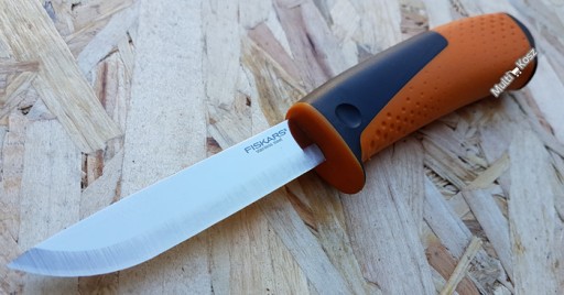 FISKARS SIEKIERA ROZŁUPUJĄCA X21+ NÓŻ Z OSTRZAŁKĄ