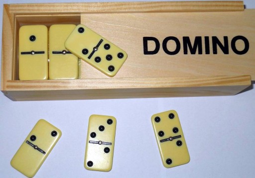 Domino w plastikowym pudełku /ADAR