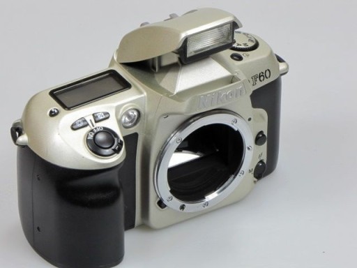 NIKON F60 - body