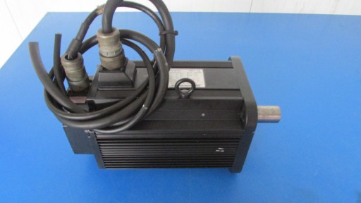 SILNIK SERVO YASKAWA USAGED-30V22 UTOPH81AV