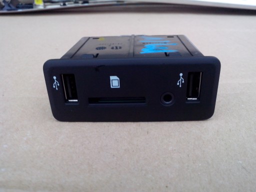 GNIAZDO AUX USB SD JACK RENAULT MEGANE IV