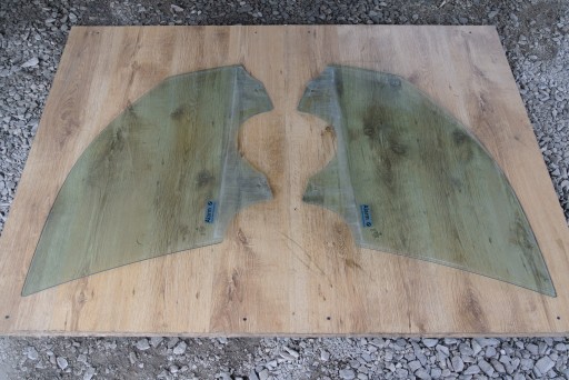 BMW E92 переднє праве скло