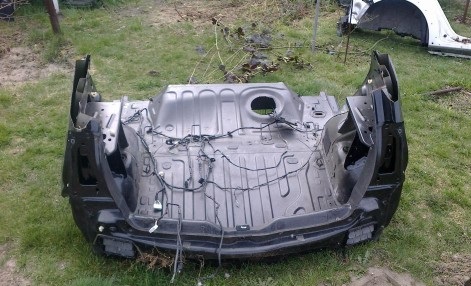 ЗАДНЕЕ КРЫЛО DACIA SANDERO I 08-