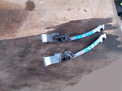 ОБМЕЖУВАЧ ДВЕРЕЙ БАГАЖНИКА NISSAN NV200