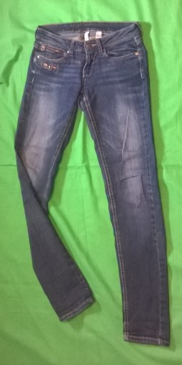 Zdjęcie oferty: Granatowe rurki Mng Jeans z przetarciami