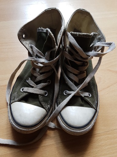 Zdjęcie oferty: CONVERSE TRAMPKI ROZ 32 RZEPY