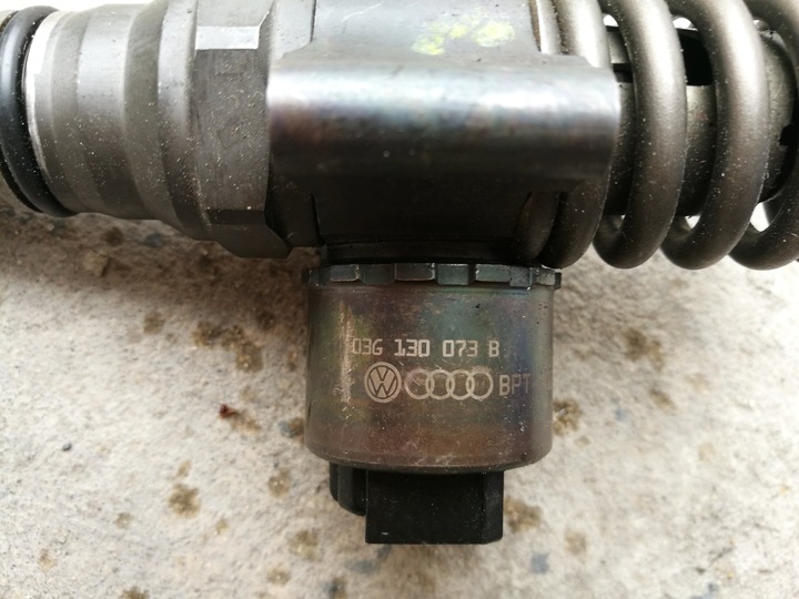 FUEL PUMP AND INJECTOR VW AUDI 2.0TDI 03G130073B photo 1 - milautoparts-fr.ukrlive.com