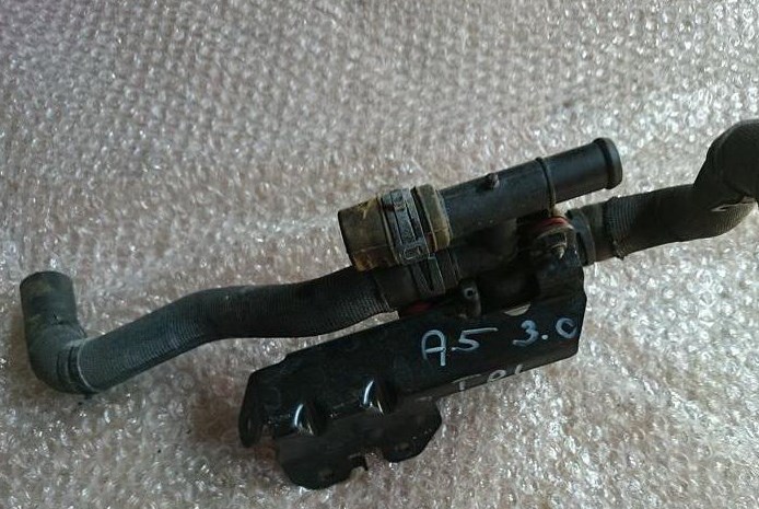 AUDI A4 B8 A5 8T0 3,0 TDI PUMP CIRCULATION photo 1 - milautoparts-fr.ukrlive.com