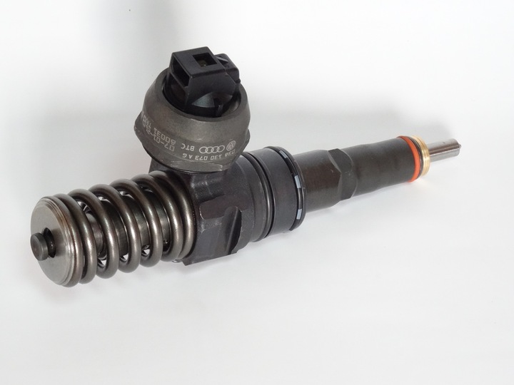 FUEL PUMP AND INJECTOR VW GOLF V TURAN PASSAT B6 1.9TDI 105KM photo 1 - milautoparts-fr.ukrlive.com