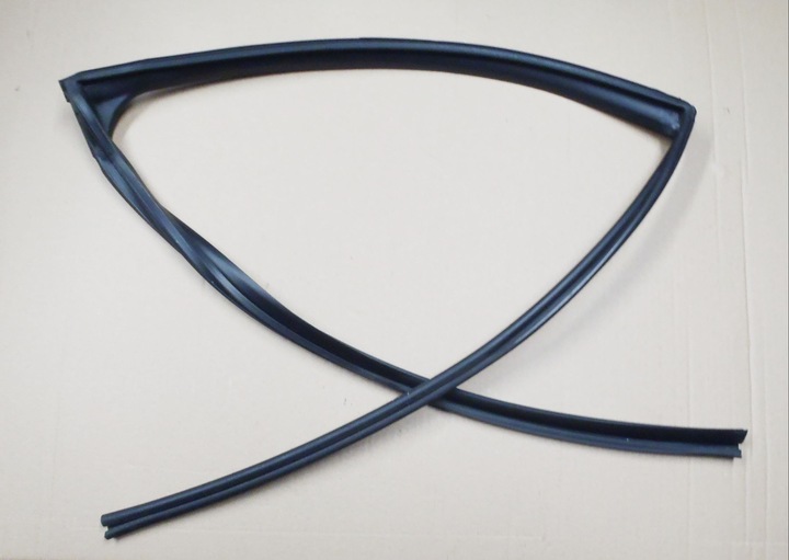 фото №1, Avensis t27 08-18 прокладка рамка скла двері зад