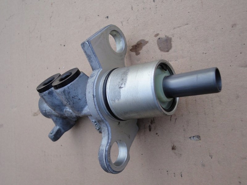 фото №6, Audi a4 a6 a8 d2 99-02 насос гальмівна 4d0611021b