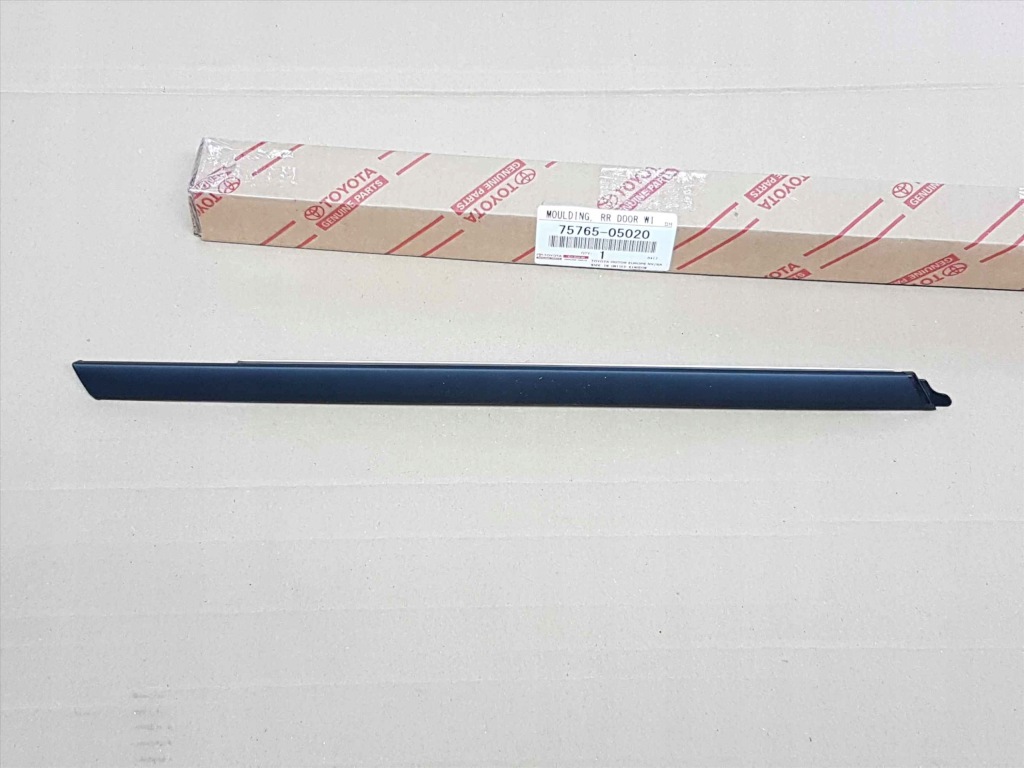 фото №3, Avensis t27 08-18 молдинг накладка рамка двері задня