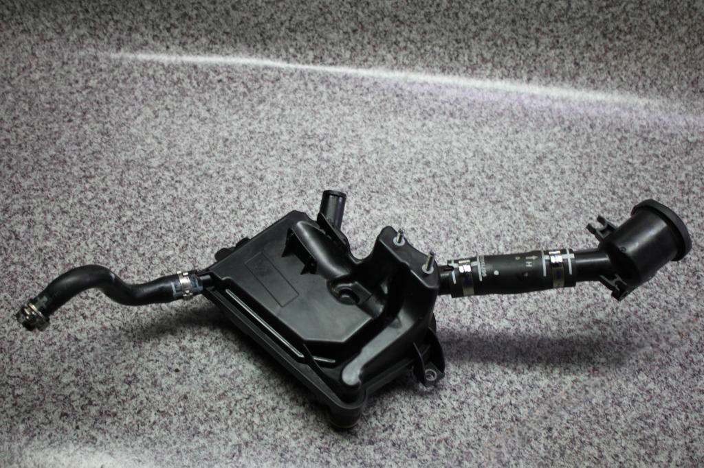 фото №1, Freelander ii 2.2td4 заливная горловина масла 9675994880