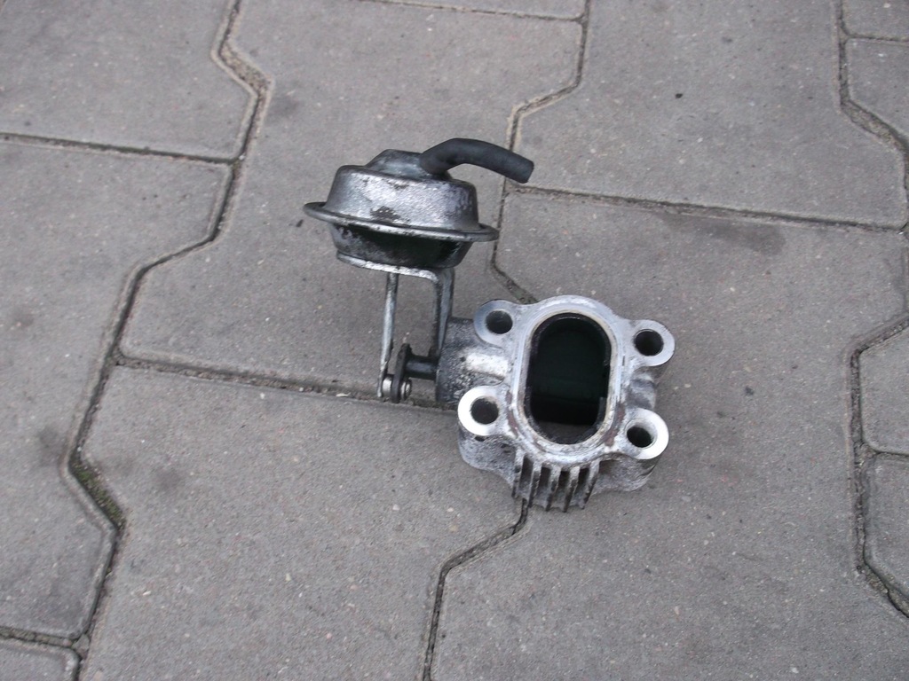 фото №1, Дроссельная заслонка egr lexus is 220d 2.2d -доставка-