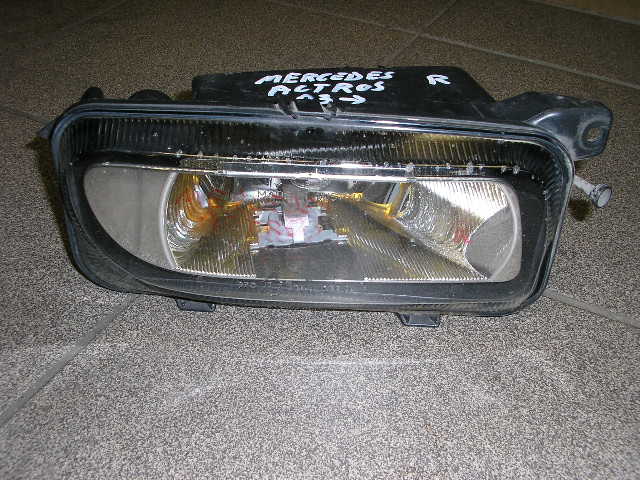 фото №1, Mercedes actros 03r.- противотуманная фара правый